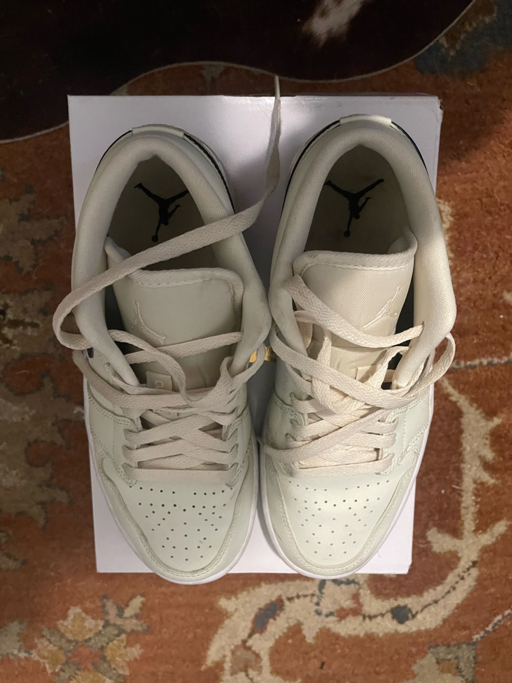 Nike Jordan Womens Cream Low-Top Sneakers  size 8